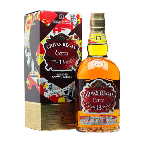 Chivas 13 mang một màu vàng hổ phách đậm đặc đẹp mắt và mùi vị thượng hạng nhẹ nhàng đến khó quên.